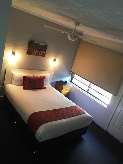 Nicholas Royal Motel - No Pets Allowed - Tourism Gold Coast 3