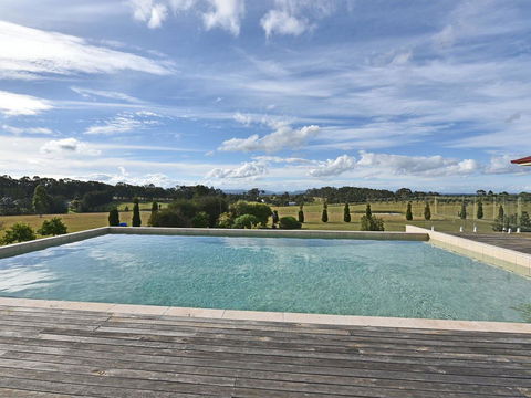 Noble Willow Estate Lovedale. Super Spacious, With Views And Pool - Tourism Gold Coast 0