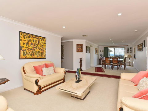 Noble Willow Homestead Lovedale. Super Spacious, With Views And Pool - Tourism Gold Coast 3