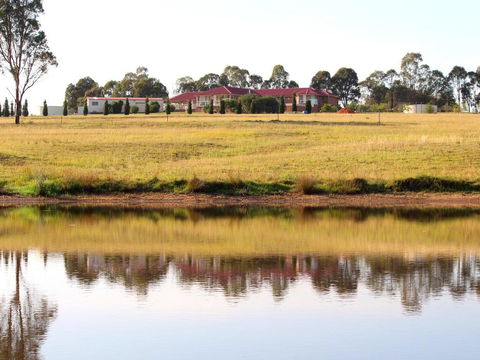 Noble Willow Studio Lovedale. Spacious, With Views And Pool - Tourism Gold Coast 0