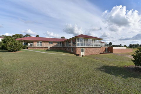 Noble Willow Studio Lovedale. Spacious, With Views And Pool - Tourism Gold Coast 3