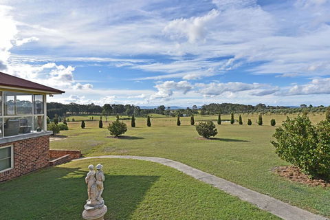 Noble Willow Studio Lovedale. Spacious, With Views And Pool - Tourism Gold Coast 2