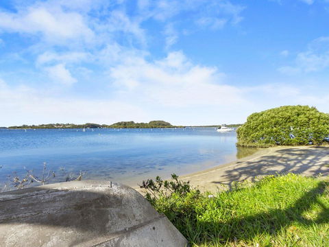 Noddys Riverside - Tourism Gold Coast 2