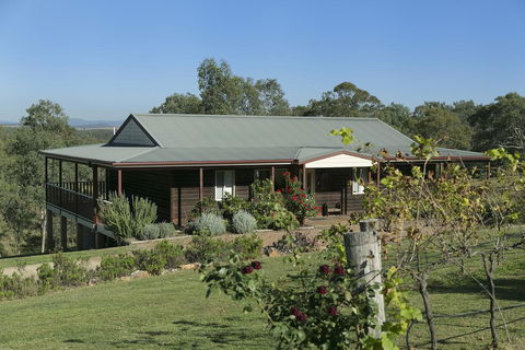 North Lodge Clan Cottage - Tourism Gold Coast 0