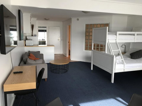 North Pier Hotel - Tourism Gold Coast 2