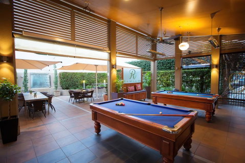 O'Shea's Royal Hotel - Tourism Gold Coast 0