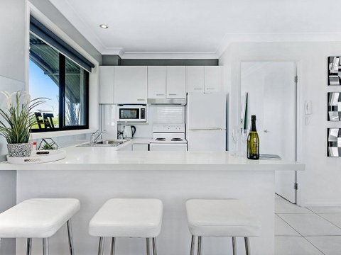 Oasis By The Sea - Tourism Gold Coast 1