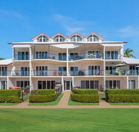 Ocean Breeze Near Parks and Rowes Bay - Tourism Gold Coast