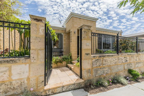 Ocean Keys Cottage - Free WiFi - Tourism Gold Coast 0