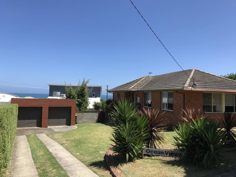OCEAN VIEWS - Tourism Gold Coast 0