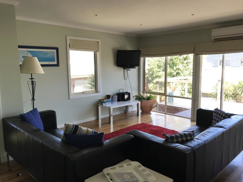 OCEAN VIEWS - Tourism Gold Coast 1