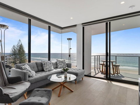Ocean Views Apartment With Rooftop Pool - Tourism Gold Coast 3