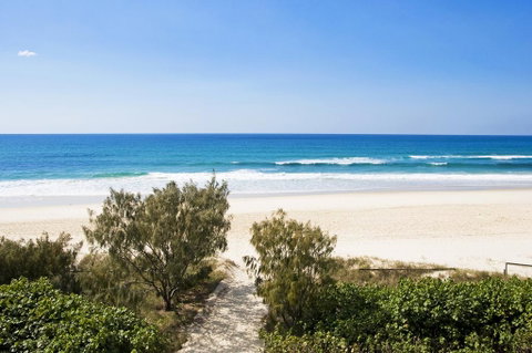 Oceanside Resort - Absolute Beachfront Apartments - Tourism Gold Coast 1