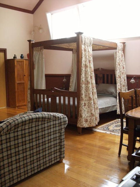 Old School B & B - Tourism Gold Coast 3