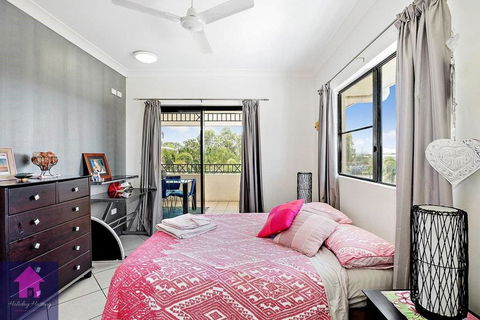 On The STRAND Marina Spacious 3 Brms BEACH Casino - Tourism Gold Coast 3