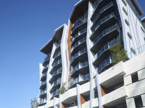 ONE OAK (693I) - Tourism Gold Coast 1