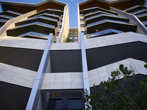 ONE OAK (693I) - Tourism Gold Coast 0