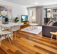One-Bed Apartment With Balcony and Parking near CBD - Tourism Gold Coast