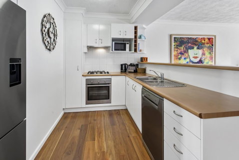 One-Bed Apartment With Balcony And Parking Near CBD - Tourism Gold Coast 3