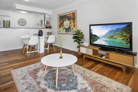 One-Bed Apartment With Balcony And Parking Near CBD - Tourism Gold Coast 2