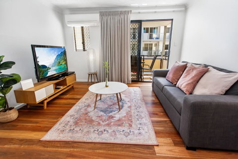 One-Bed Apartment With Balcony And Parking Near CBD - Tourism Gold Coast 1