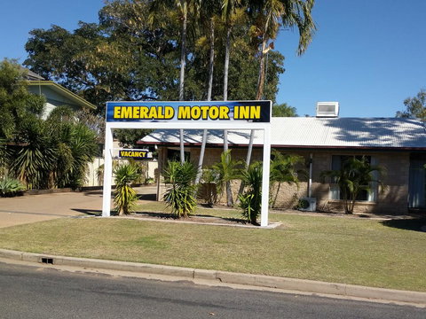 Overflow Emerald Motor Inn - Gold Coast 1
