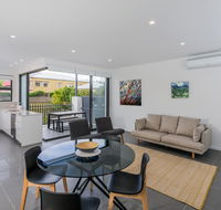 Oxford Steps - Executive 2BR Bulimba Apartment Across from the Park on Oxford St - Tourism Gold Coast