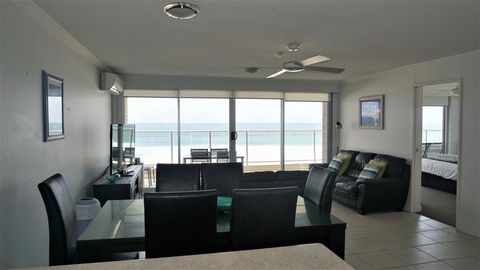 Pacific Surf Absolute Beachfront Apartments - Tourism Gold Coast 3