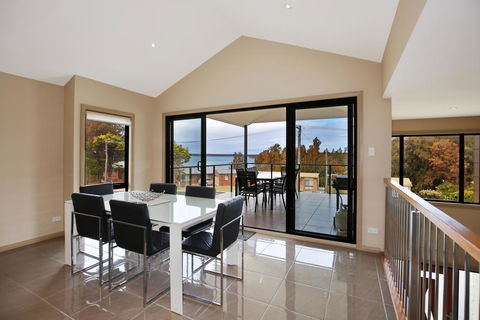 Panorama @ The Lake - Pet Friendly - 15 Mins To Hyams Beach - Tourism Gold Coast 1