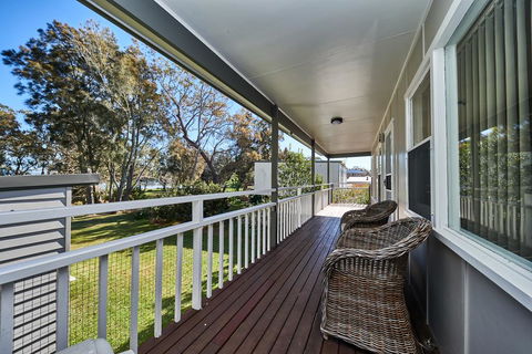 Paradise Bungalow Waterfront - Tourism Gold Coast 0