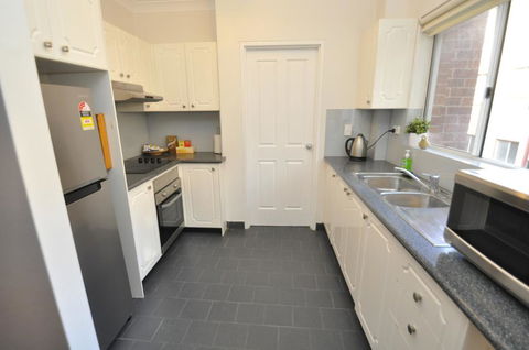 Parramatta Self-Contained Two-Bedroom Apartment (4LEN) - Tourism Gold Coast 3