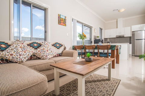 PEACEFUL 2Kingbed RootyHill Townhouse Near Station - Tourism Gold Coast 0