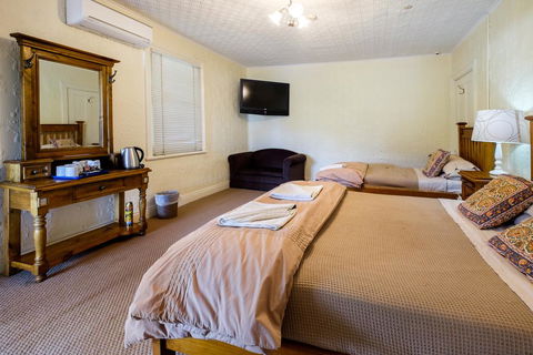 Peel Inn Nundle - Tourism Gold Coast 2