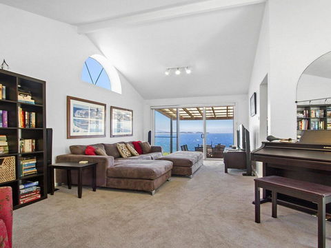 Penguin Head Retreat - Fabulous Views - Tourism Gold Coast 1