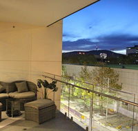 Perfectly Located Modern Apartment - Canberra CBD - Tourism Gold Coast