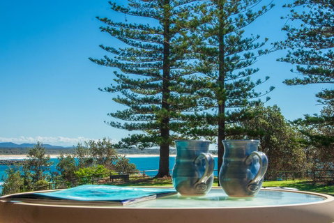 PERFECTLY POSITIONED BEACHFRONT APARTMENT-GREAT LOCATION WITH OCEAN VIEWS - Tourism Gold Coast 0