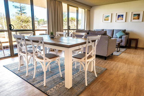 PERFECTLY POSITIONED BEACHFRONT APARTMENT-GREAT LOCATION WITH OCEAN VIEWS - Tourism Gold Coast 2