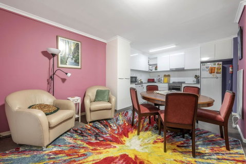 Pet Friendly Home - Pool & Parking - Tennis Court - Tourism Gold Coast 2