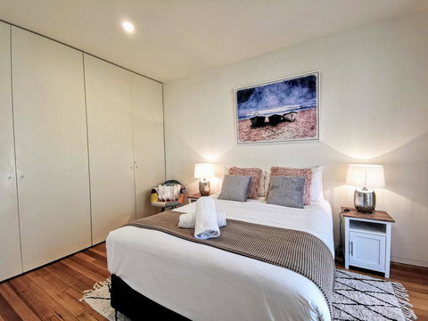 Phoenix Apartments - Tourism Gold Coast 3