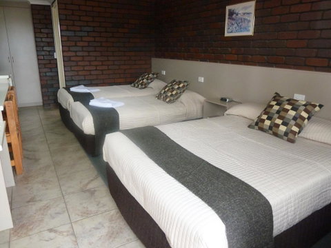 Pioneer Lodge Motel - Tourism Gold Coast 0
