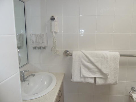 Pioneer Lodge Motel - Tourism Gold Coast 3