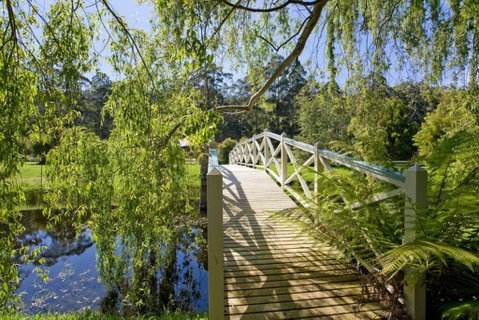 PLUM TREE STUDIO - Couples Lakeside Spa Retreat - Tourism Gold Coast 2