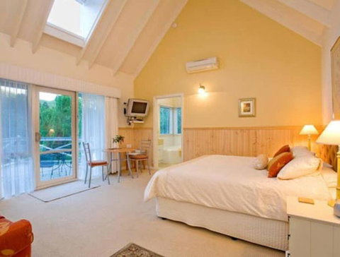 PLUM TREE STUDIO - Couples Lakeside Spa Retreat - Tourism Gold Coast 0
