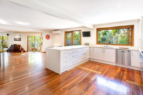 POINT LEO BEACH HOUSE - POINT LEO - Tourism Gold Coast 2