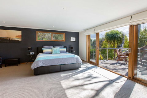 POINT LEO BEACH HOUSE - POINT LEO - Tourism Gold Coast 0
