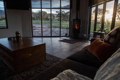 Pomonal Estate Mt Cassell Villa - Tourism Gold Coast 2