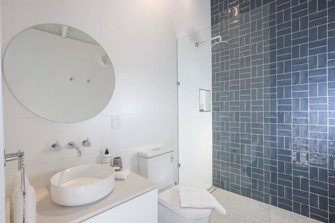 Port O' Call Motel - Tourism Gold Coast 0