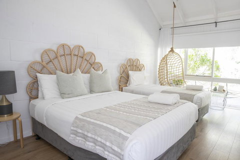 Port O' Call Motel - Tourism Gold Coast 1