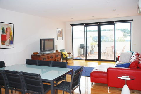 POSITION PERFECT CENTRAL INVERLOCH - Tourism Gold Coast 0