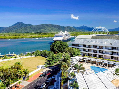 Pullman Reef Hotel Casino - Tourism Gold Coast 1
